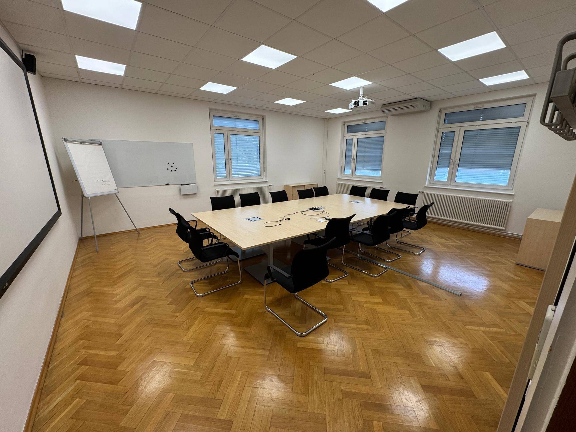 Großzügige Bürofläche mit 9 Einzelbüros, Klimaanlage und Parkplätzen in Graz 8051 – pohled 3