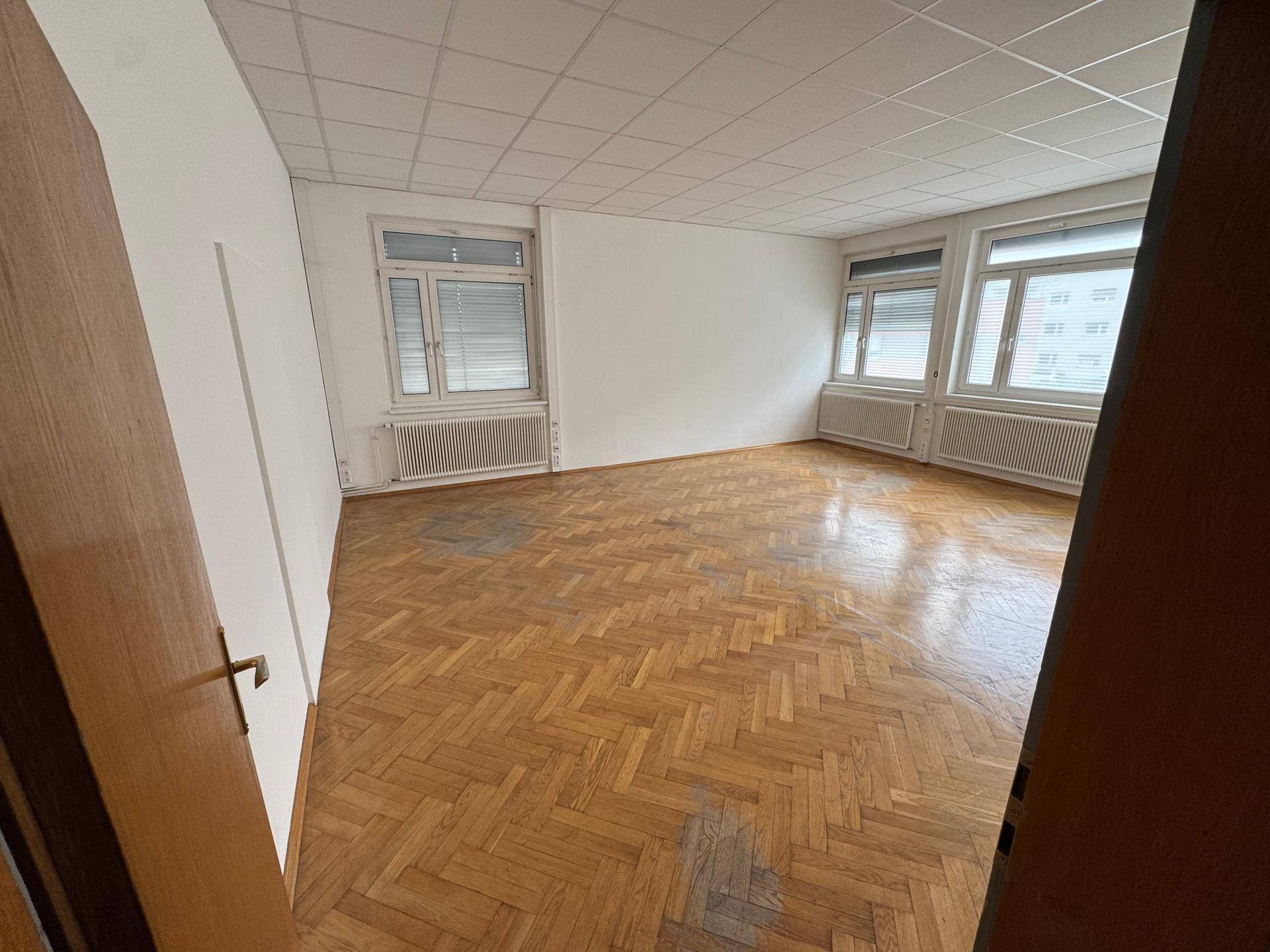 Großzügige Bürofläche mit 9 Einzelbüros, Klimaanlage und Parkplätzen in Graz 8051 – pohled 4