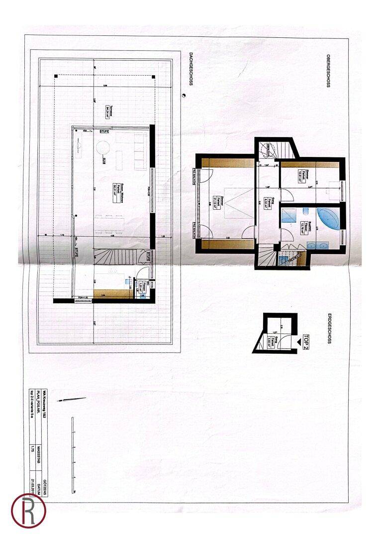 Grundrissplan des Dachgeschosses und Erdgeschosses mit verschiedenen Wohneinheiten und Treppenhaus.