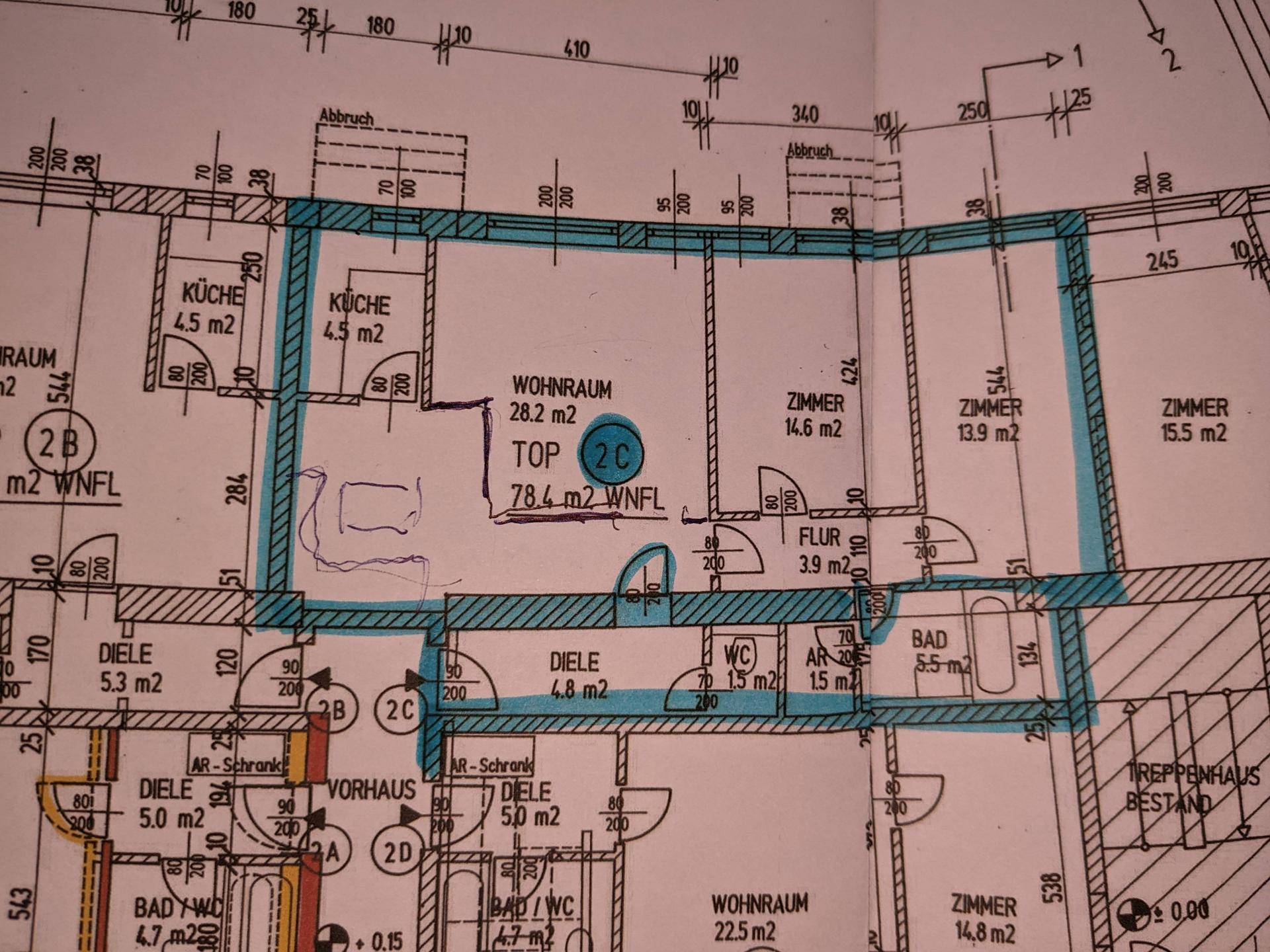 Detaillierter Grundriss einer Wohnung mit mehreren Zimmern und Wohnflächenangaben.