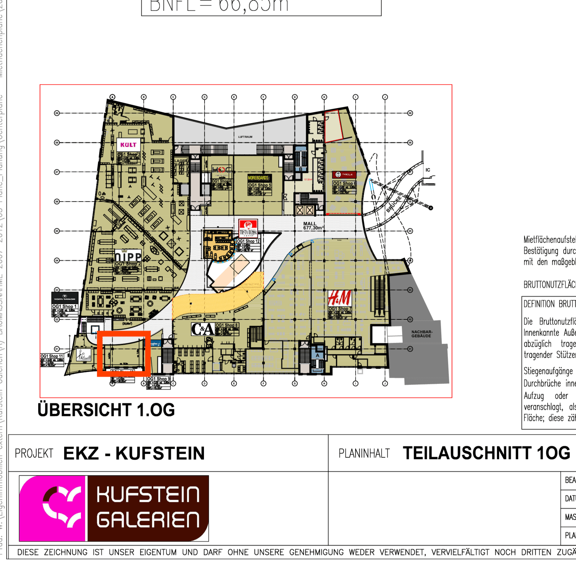 Übersichtsplan des ersten Obergeschosses eines Einkaufszentrums mit verschiedenen Ladenflächen.