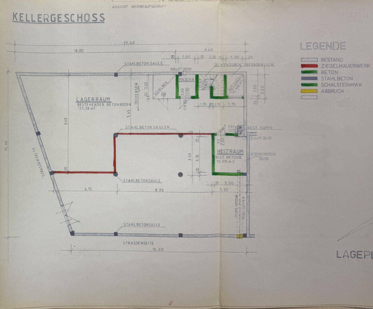 Grundriss des Kellergeschosses mit Lagerraum, Heizraum und Stahlbetonsäulen.