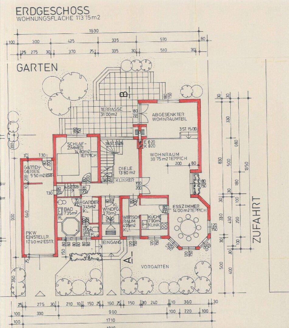 Grundriss des Erdgeschosses mit Wohnraum, Küche, Schlafzimmer und Terrasse.