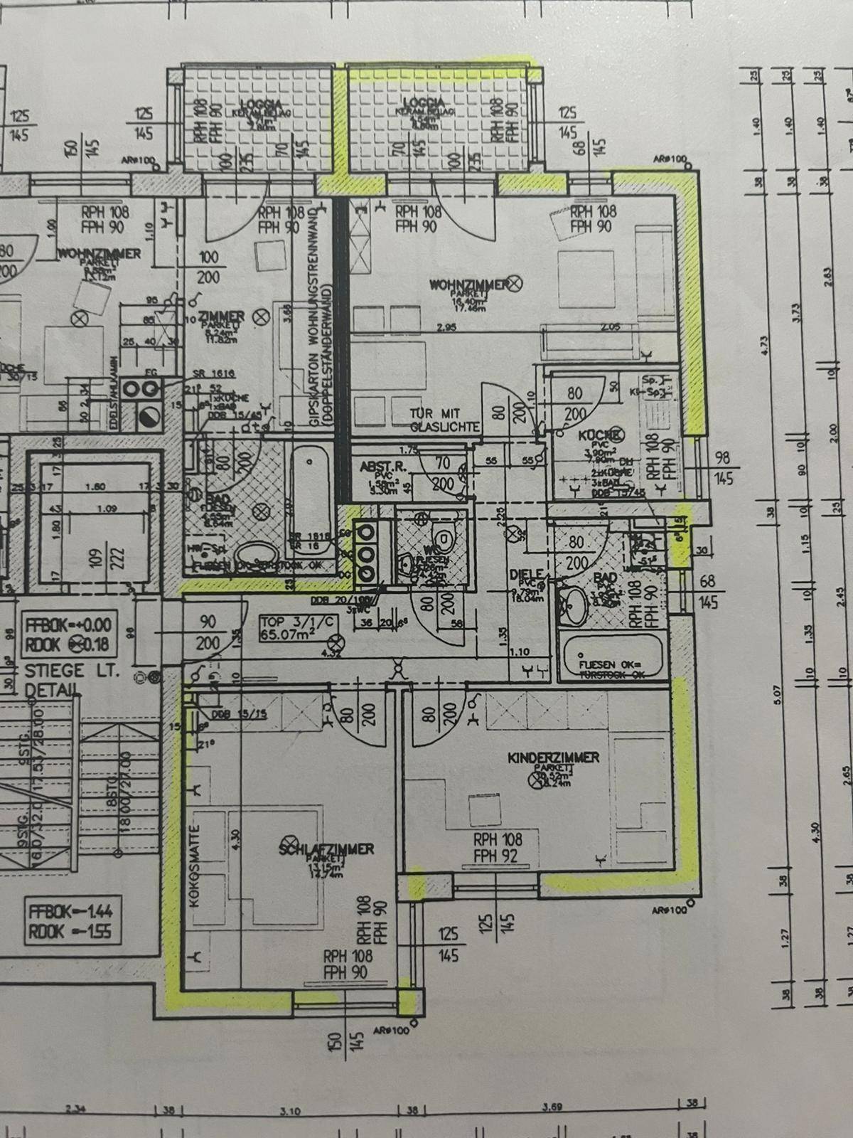 Detaillierter Grundriss der Wohnung mit Raumaufteilung und Loggia.