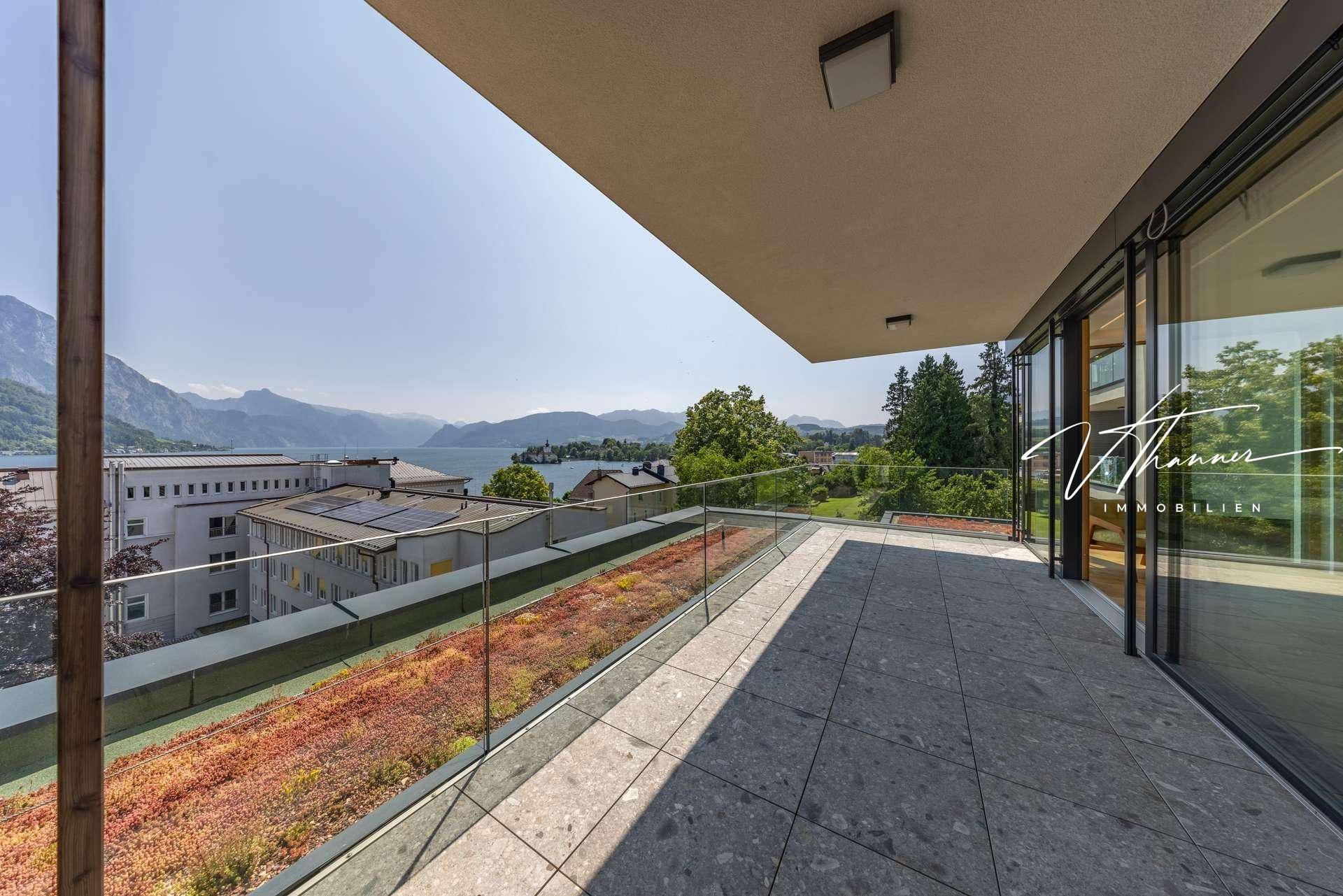 Terrasse mit Seeblick und Schloss Orth