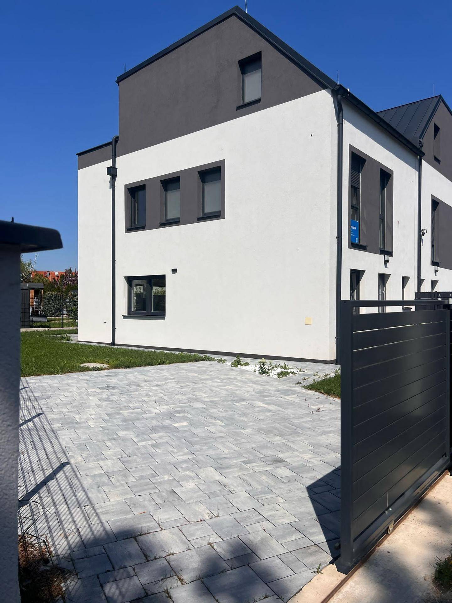 Platz für zwei PKWs