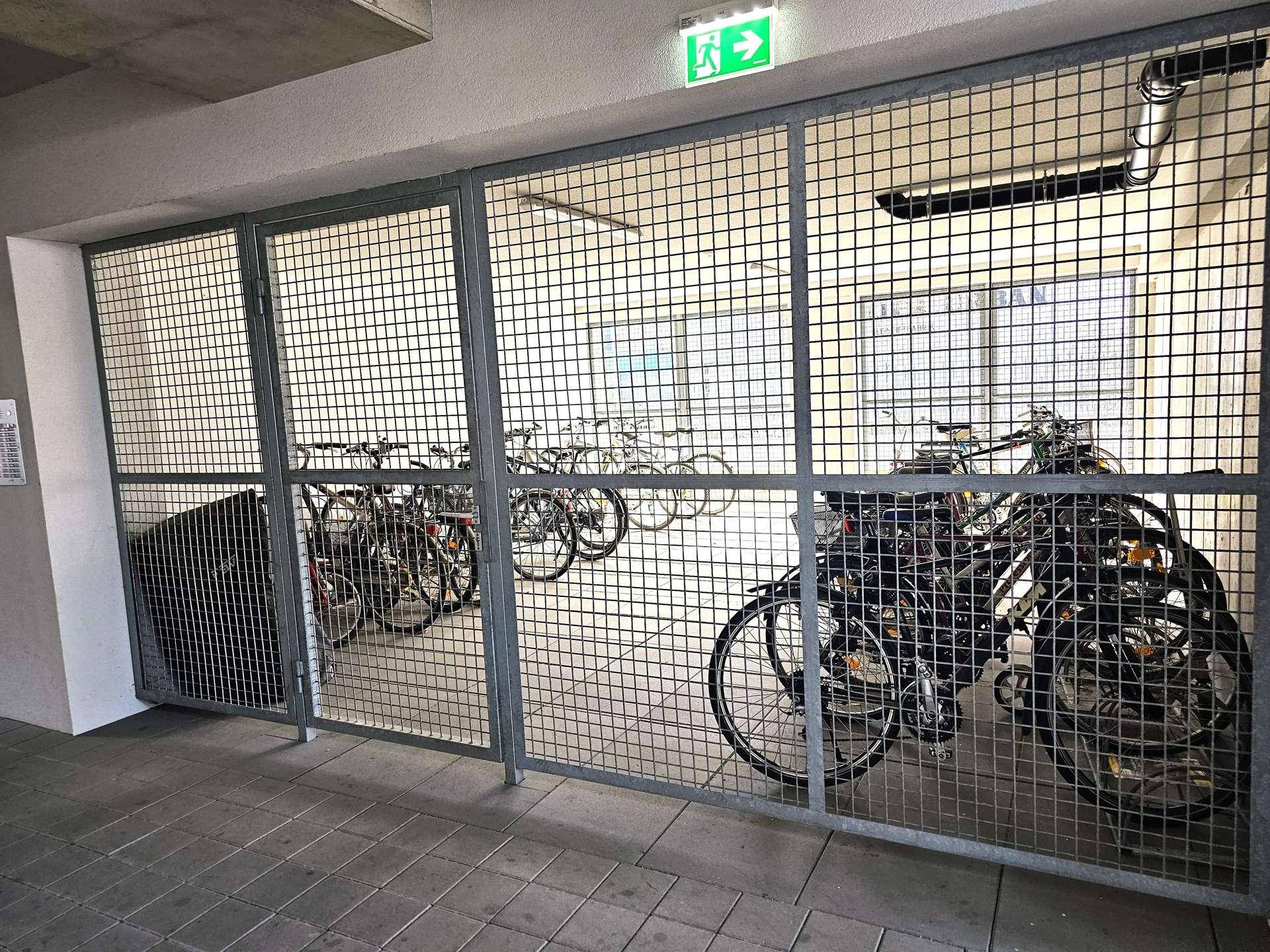 großzügige Fahrradabstellflächen