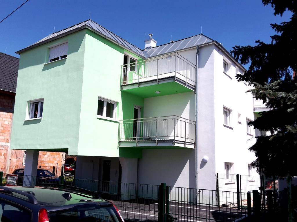 moderne, kleine Anlage