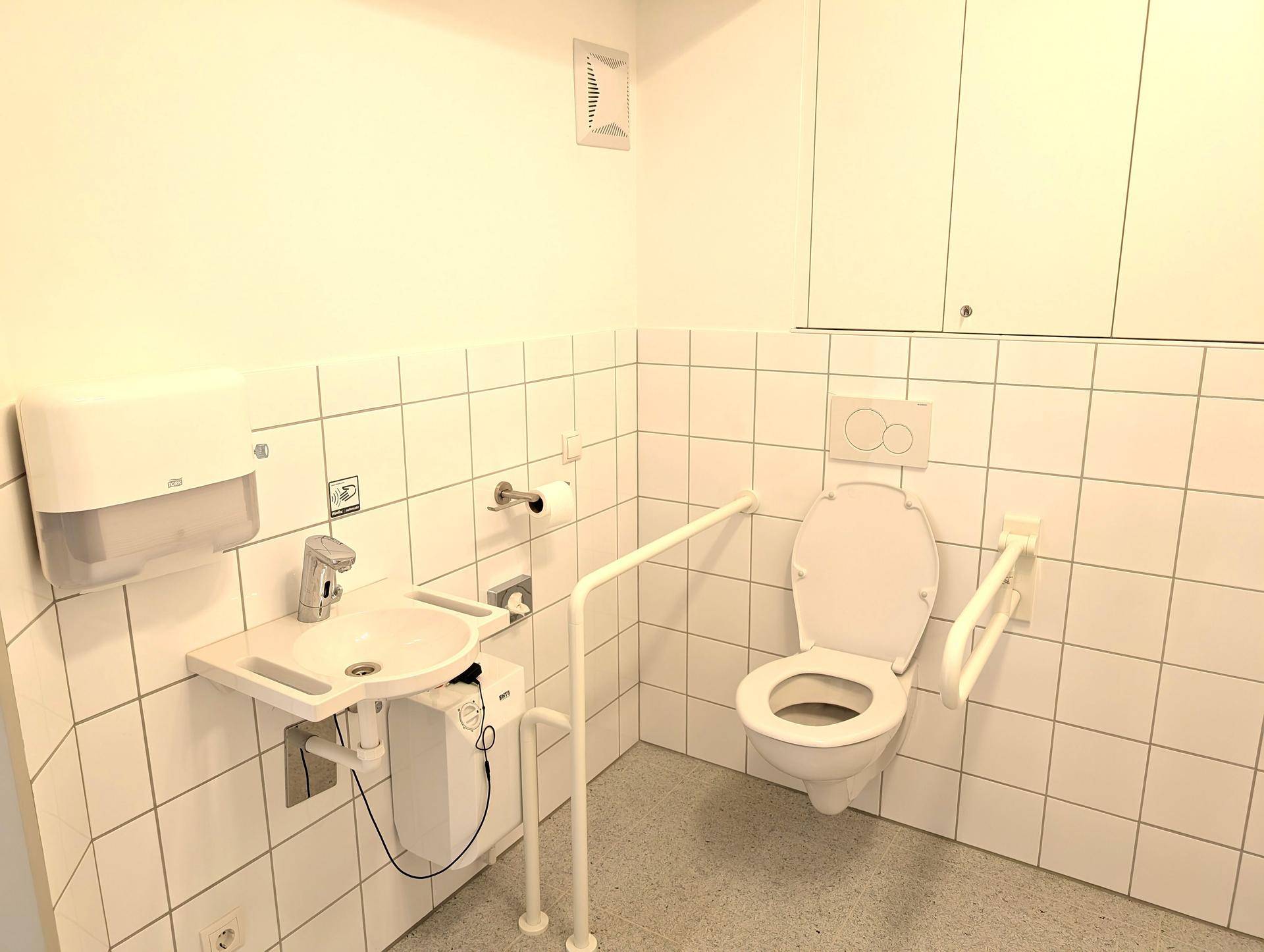 rollstuhlgerechtes WC