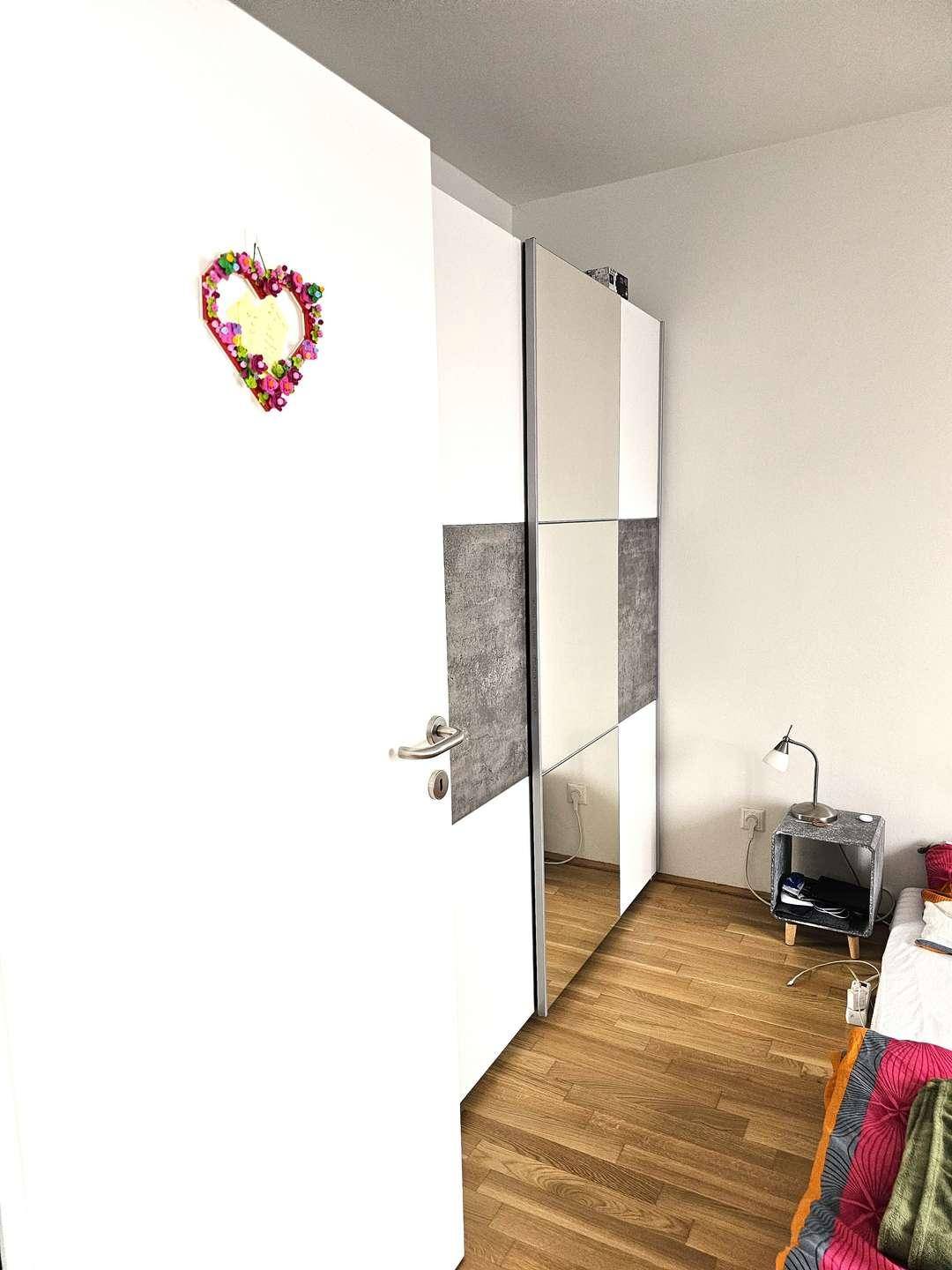 viel Stauraum im Schlafzimmer