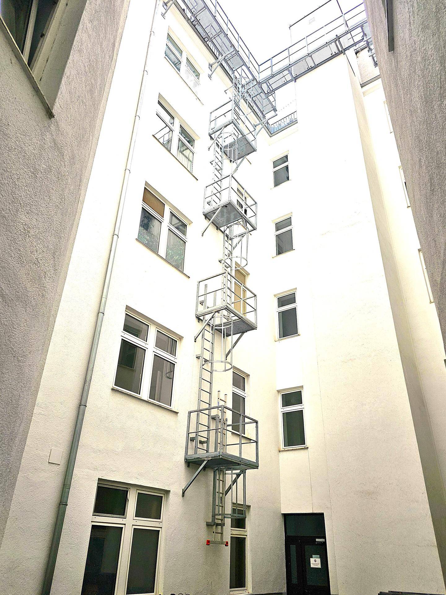 sehr schön sanierter Altbau