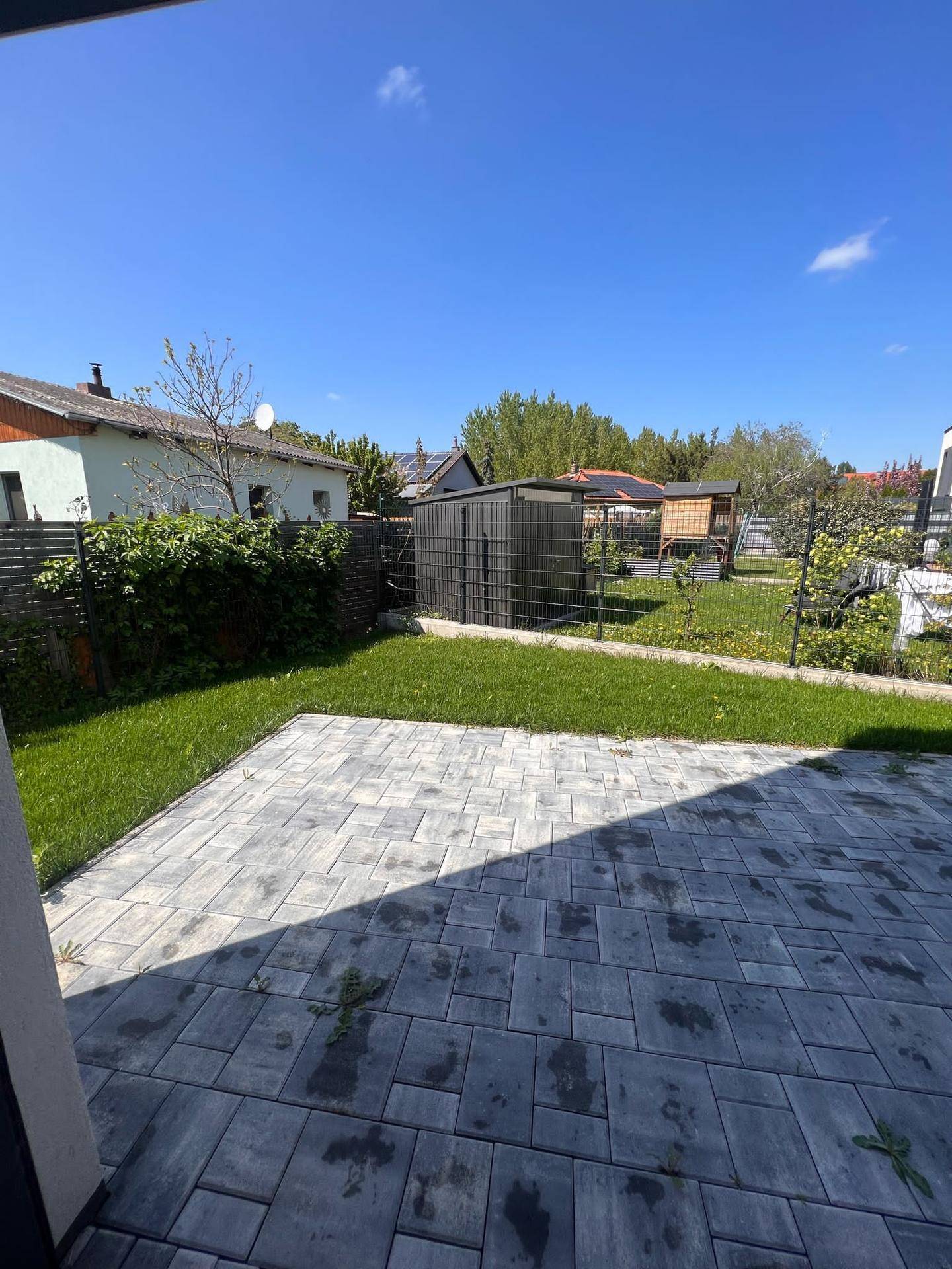 große Gartenterasse