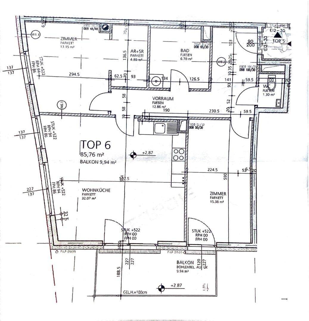 Technischer Grundriss einer Wohnung mit Wohnküche, zwei Zimmern und einem Balkon von 9,94 m².