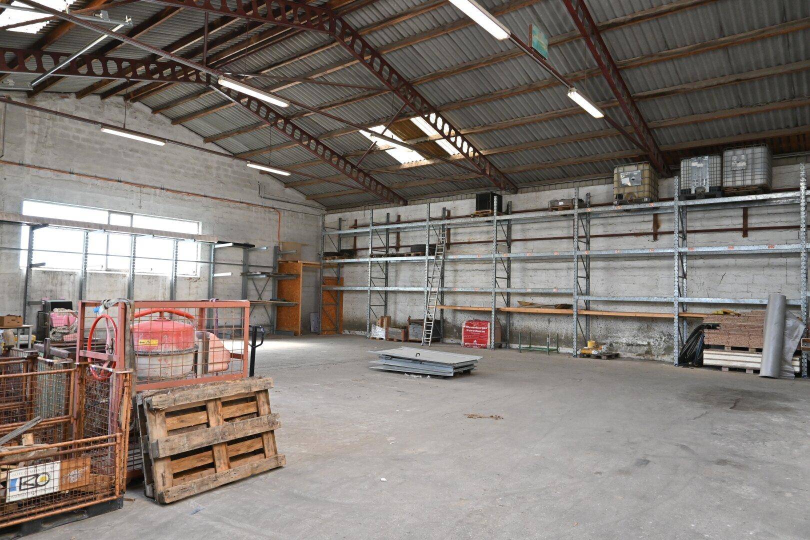 Geräumige Lagerhalle (350m²) mit zwei hohen Einfahrten – vielseitig nutzbar! - Ansicht 6