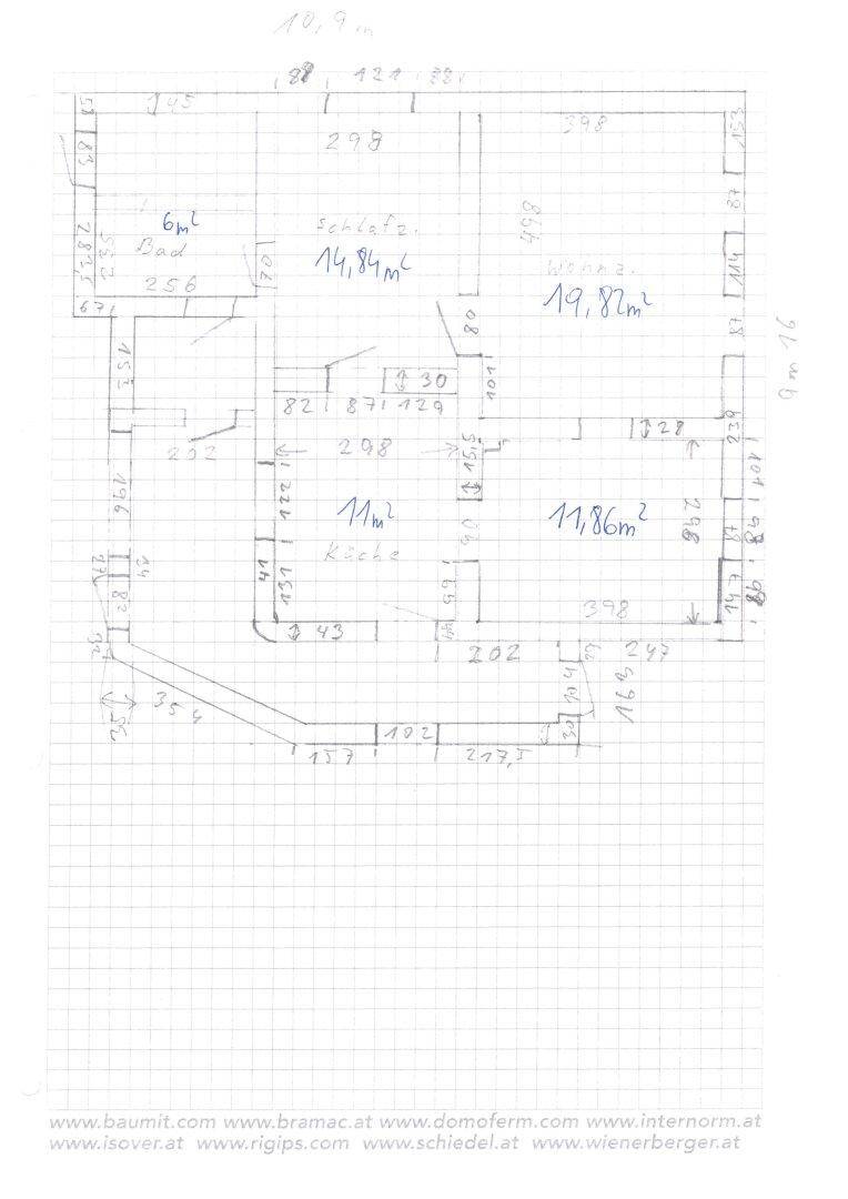Handgezeichneter Grundriss mit Raumaufteilung für Wohnzimmer, Esszimmer, Küche und Bad.