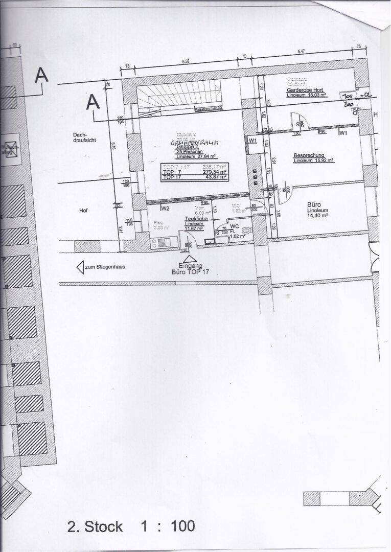 Grundriss des zweiten Stocks mit Garderobe, Besprechungsraum und Büroflächen.