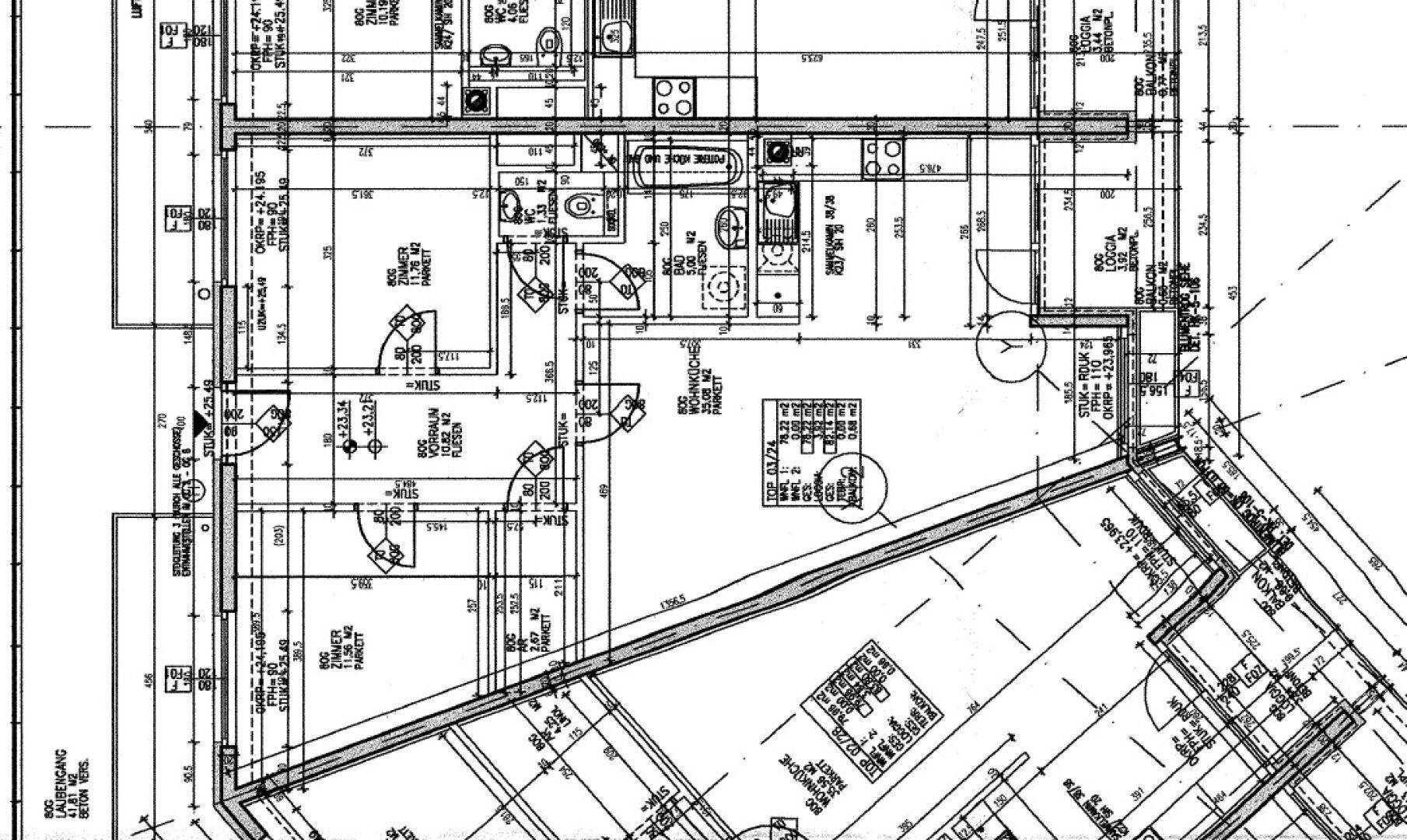 Detaillierter Grundriss mit Raumaufteilung und Bemaßungen.
