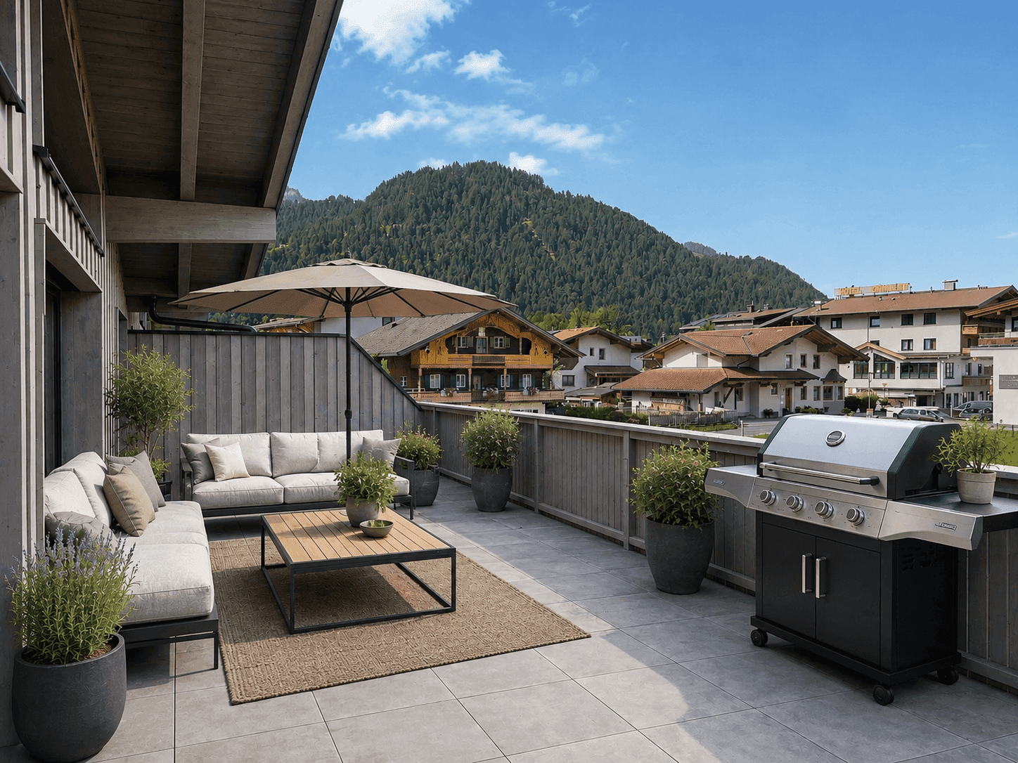 Große Terrasse mit Bergblick, Sitzbereich und Grill für entspannte Stunden im Freien.
