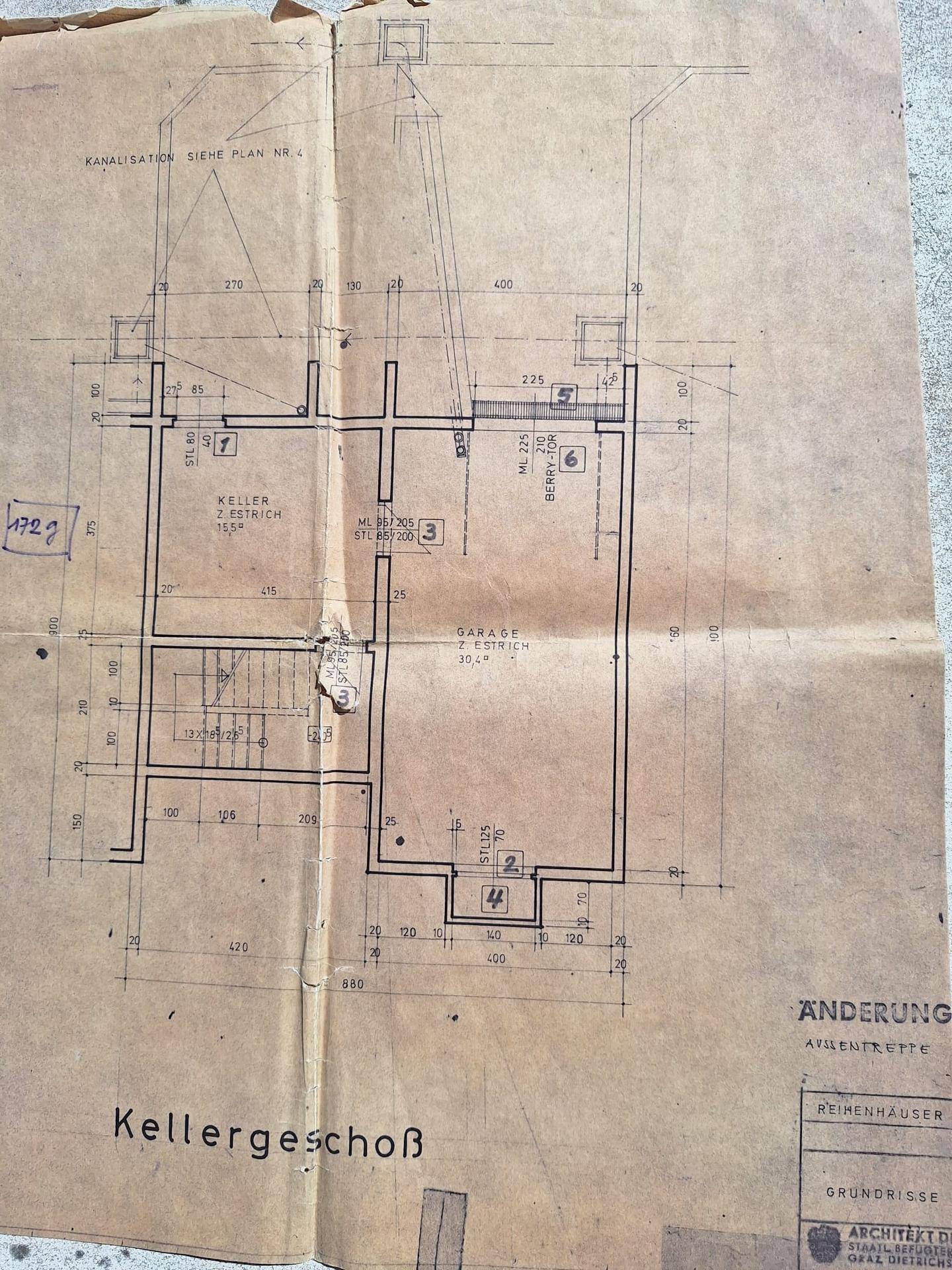 Historischer Grundriss des Kellergeschosses mit Kellerraum und Garage.
