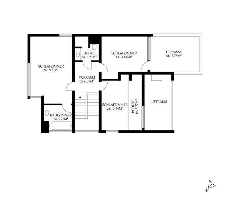 Grundriss des Obergeschosses mit drei Schlafzimmern, zwei Bädern und einer weiteren Terrasse.