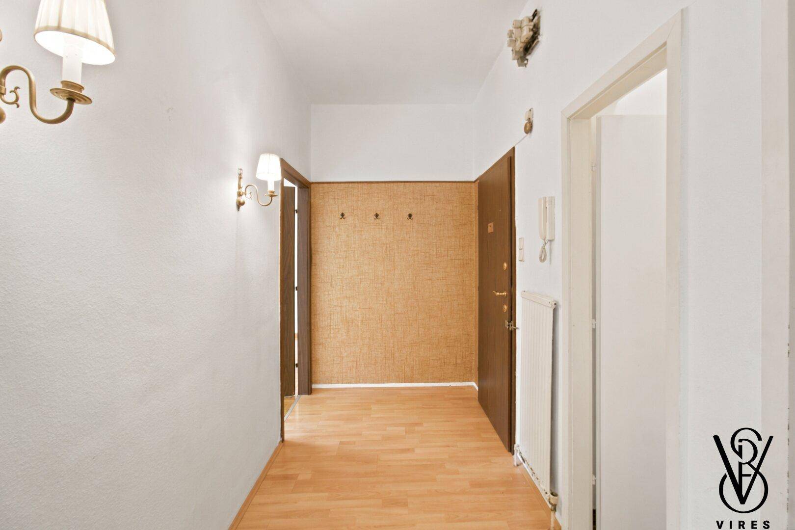 1. Stock: Vorraum mit Wohnungseingang