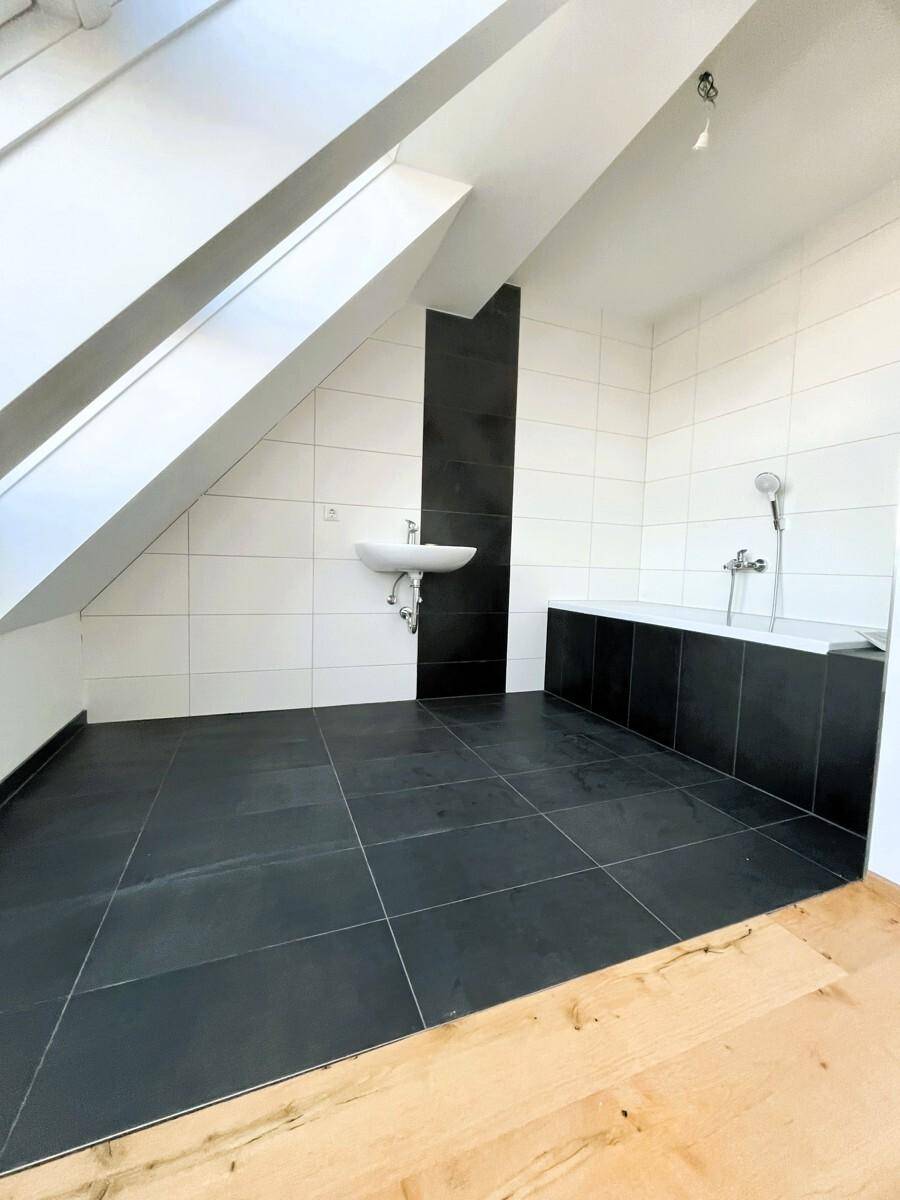 Helles Dachgeschossjuwel mit offener Raumgestaltung und traumhafter Terrasse - Ansicht 5