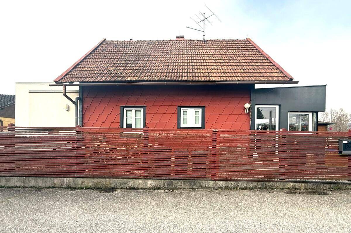 Charmantes Haus mit Garten und Entwicklungspotenzial - Widok 2