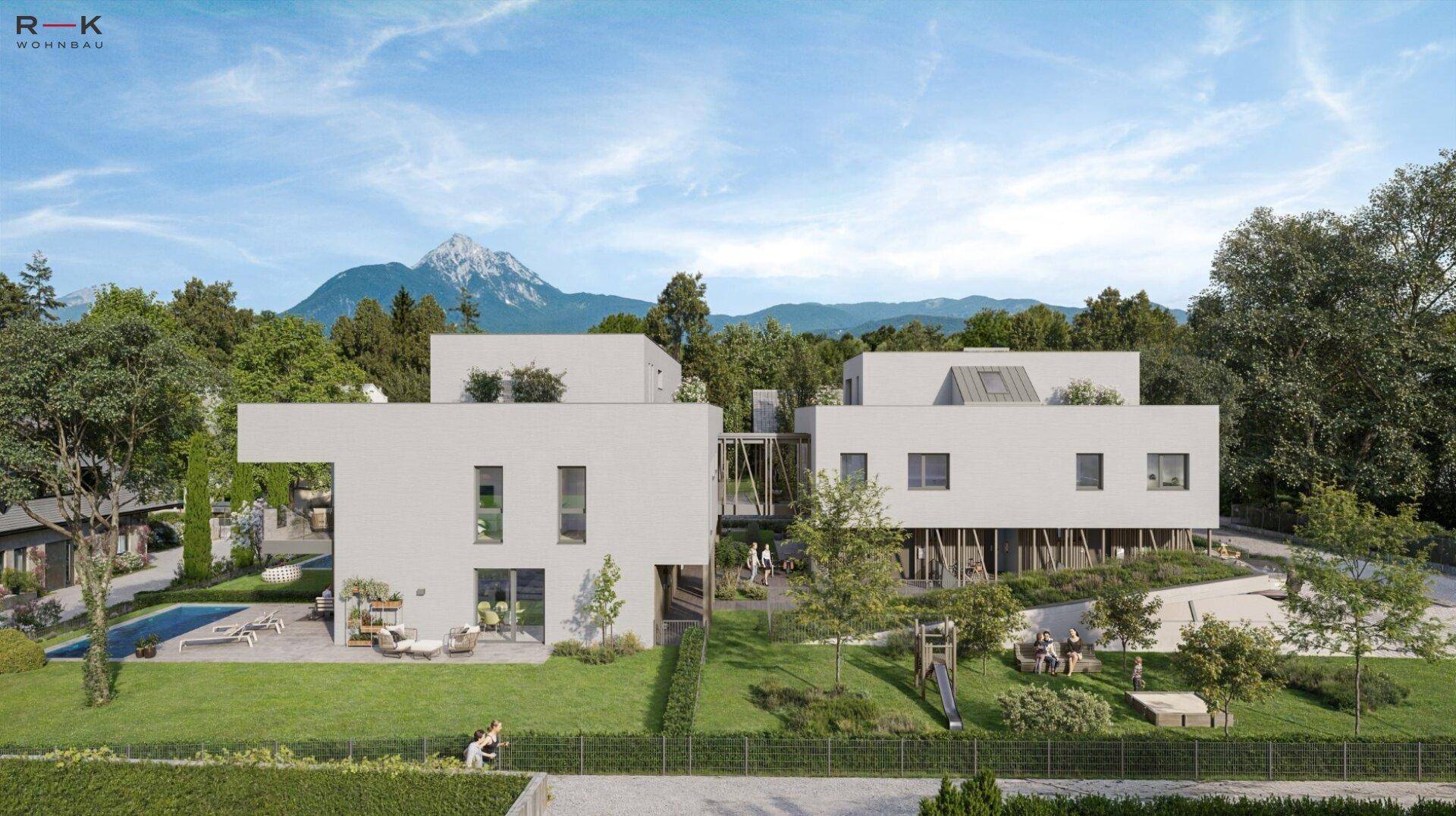 Gesamtanlage mit modernen Gebäuden, Pool, Spielplatz und beeindruckendem Bergblick.