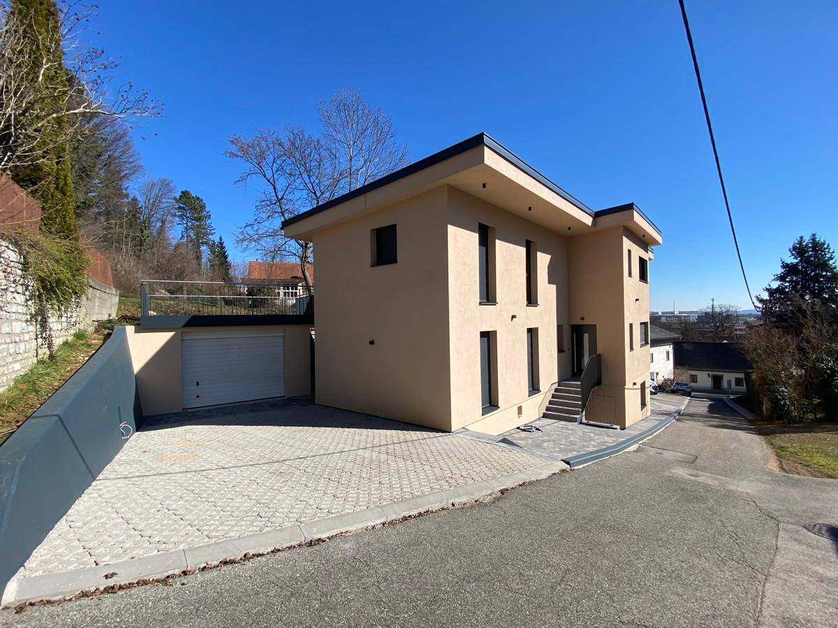 Stellplatz mit Garage