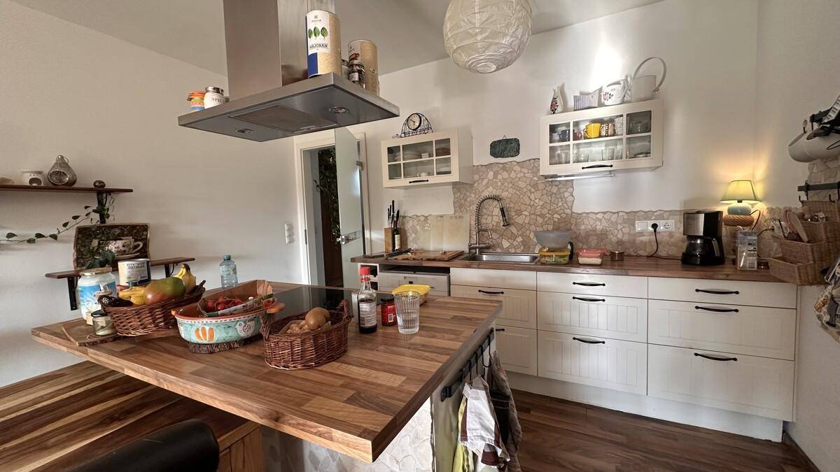 Neuwertige Wohnung mit guter Aufteilung - 2 Carports - ein Raum mit extra Zugang für (Home)Office! - Ansicht 2