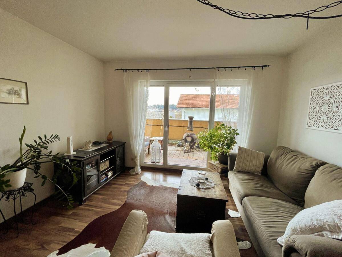Neuwertige Wohnung mit guter Aufteilung - 2 Carports - ein Raum mit extra Zugang für (Home)Office! - Ansicht 3