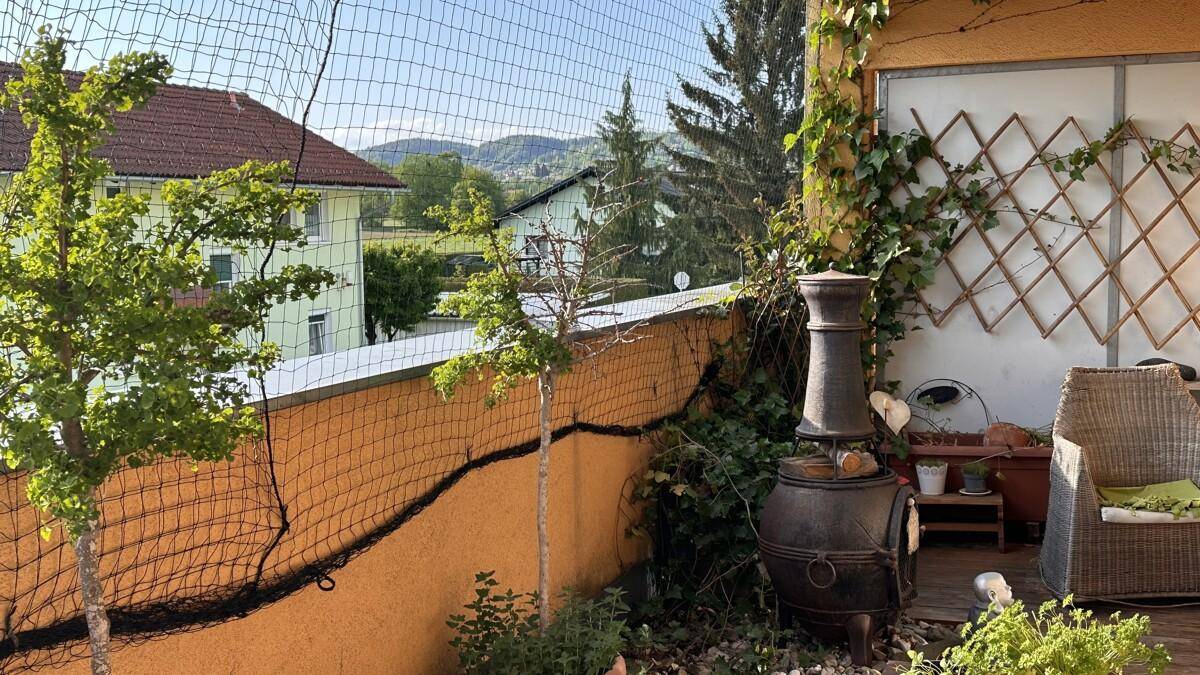 Neuwertige Wohnung mit guter Aufteilung - 2 Carports - ein Raum mit extra Zugang für (Home)Office! - Ansicht 4
