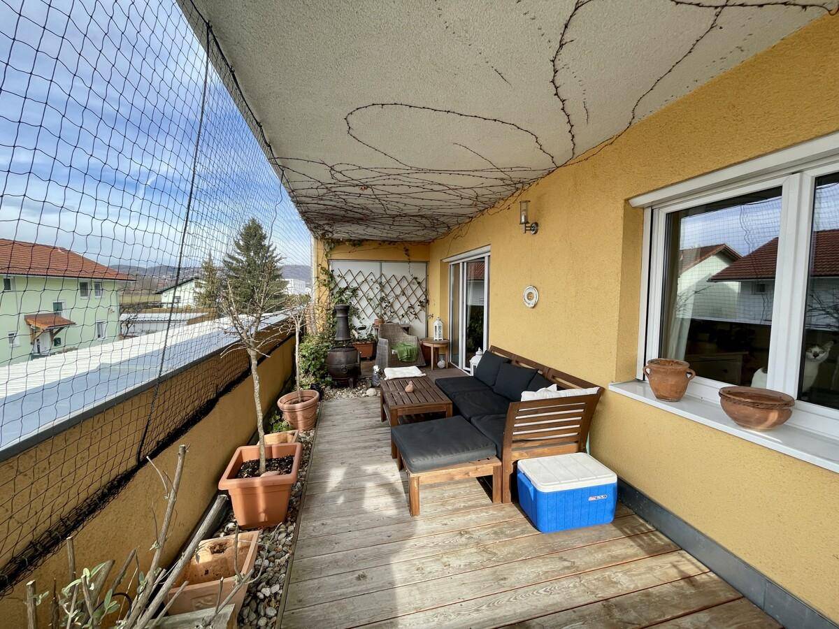 Neuwertige Wohnung mit guter Aufteilung - 2 Carports - ein Raum mit extra Zugang für (Home)Office! - Mehr