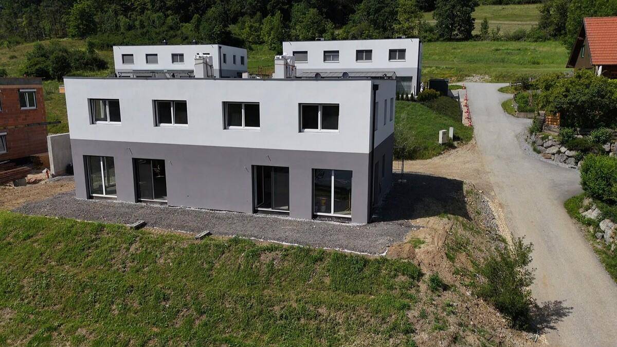 2 neue Doppelhaushälften ca. 116 m² in Ruhelage mit PV &amp; 2 Carports nahe Laßnitzhöhe! - Ansicht 2