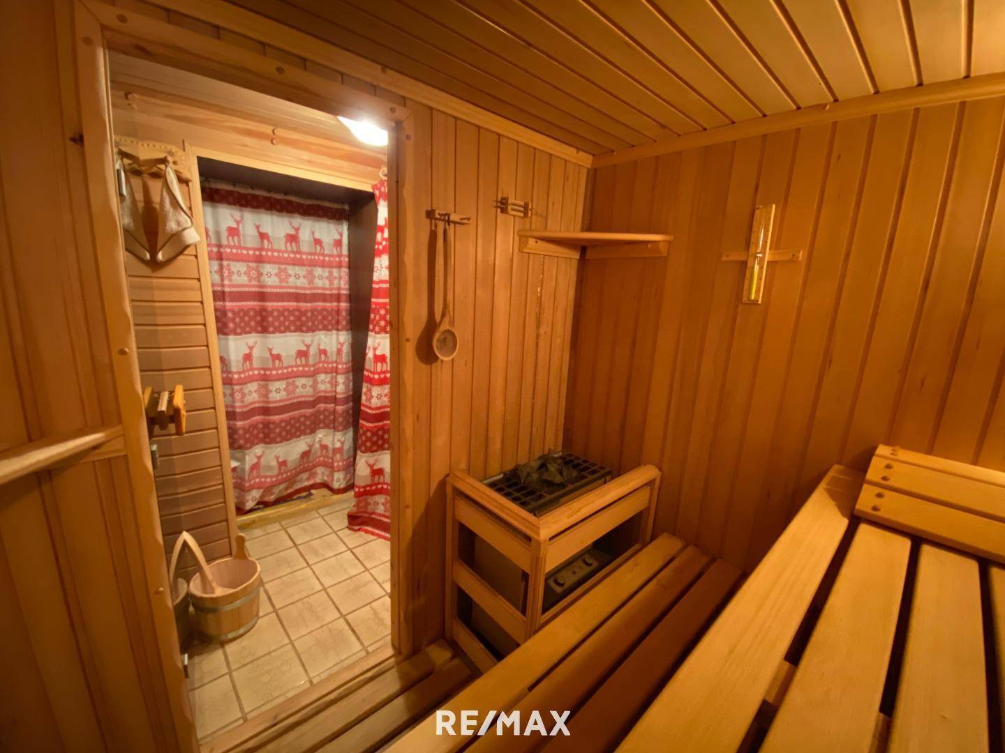 13 SAUNA