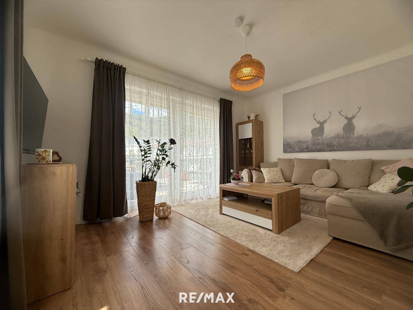 6 Wohnzimmer
