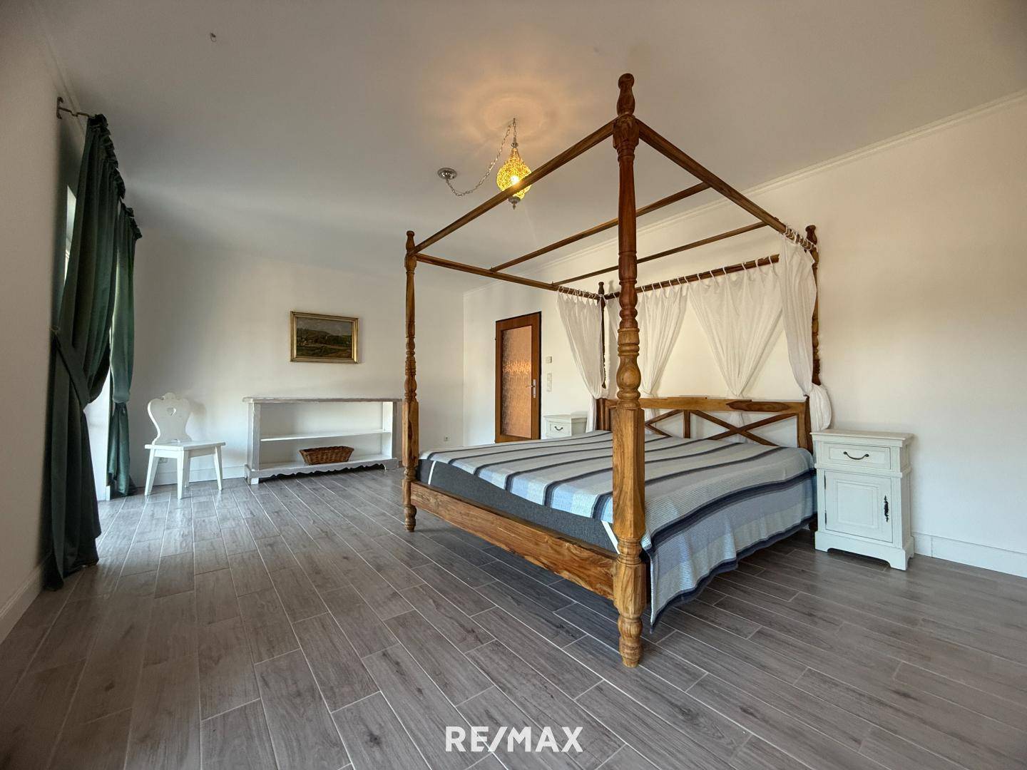 16 Zimmer 2 OG
