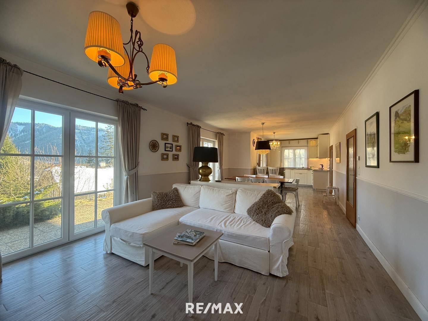 8 Wohnzimmer 1