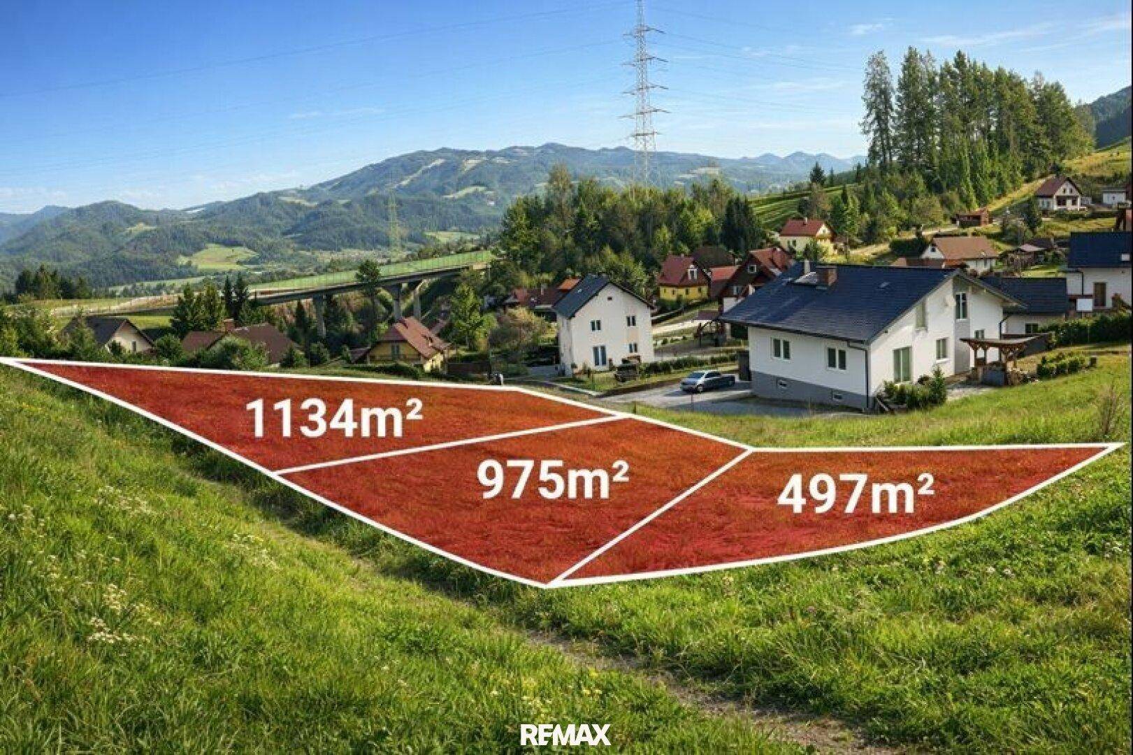 Luftaufnahme mehrerer Baugrundstücke mit Größenangaben in einer hügeligen Landschaft mit Häusern.