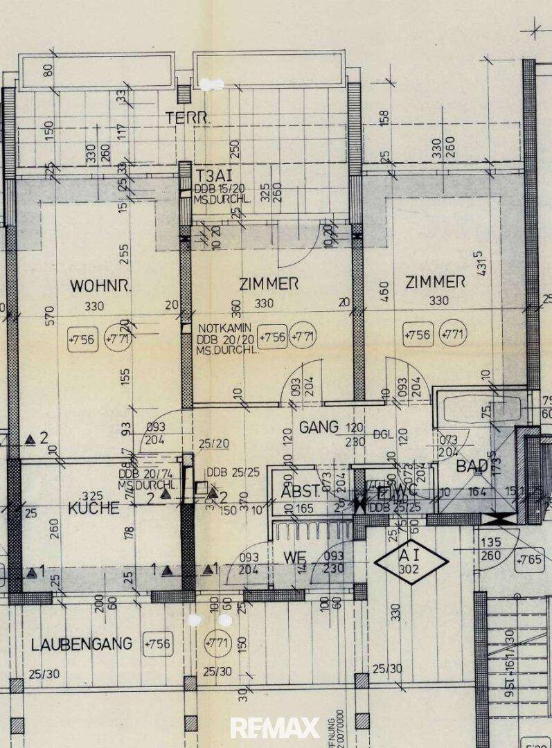 Detaillierter Grundriss mit Zimmern, Bad, Küche und Terrasse, inklusive Maßen.