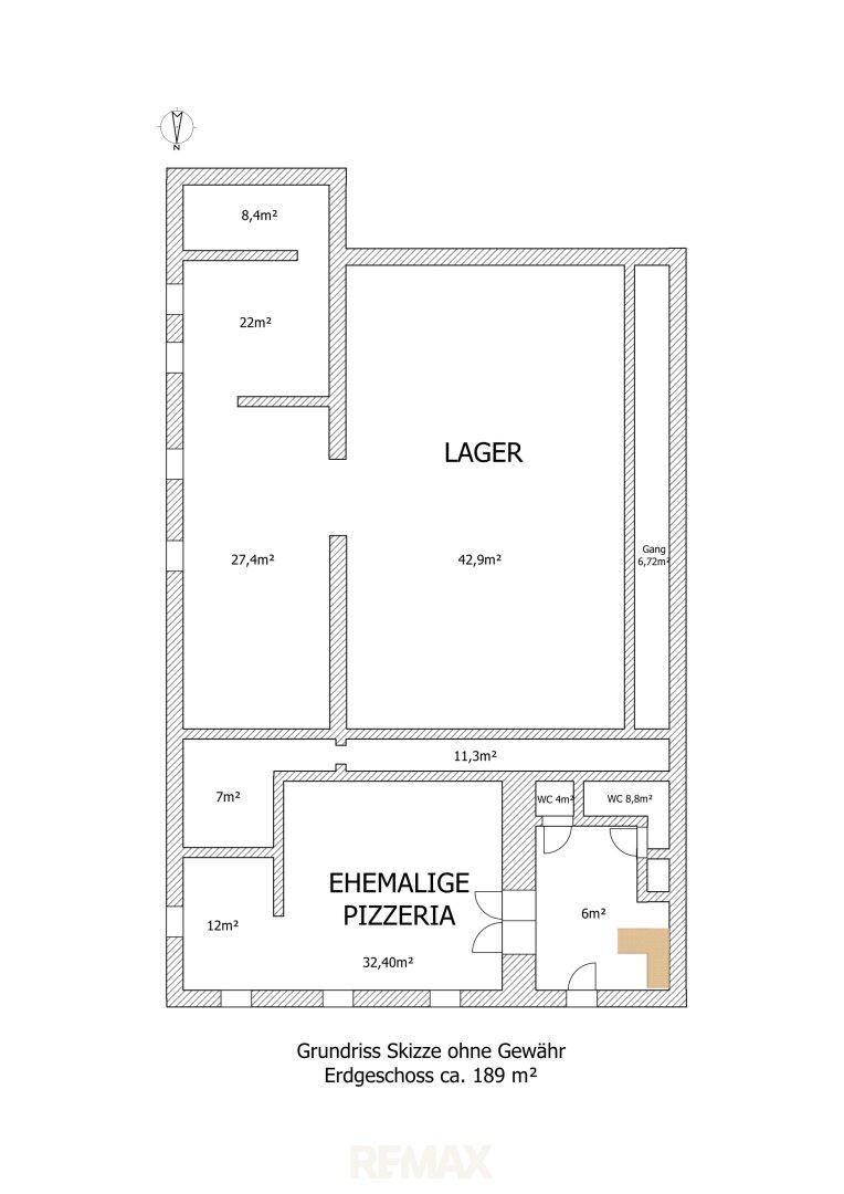 Grundriss des Erdgeschosses mit Lagerflächen, ehemaliger Pizzeria und Toilettenbereichen.