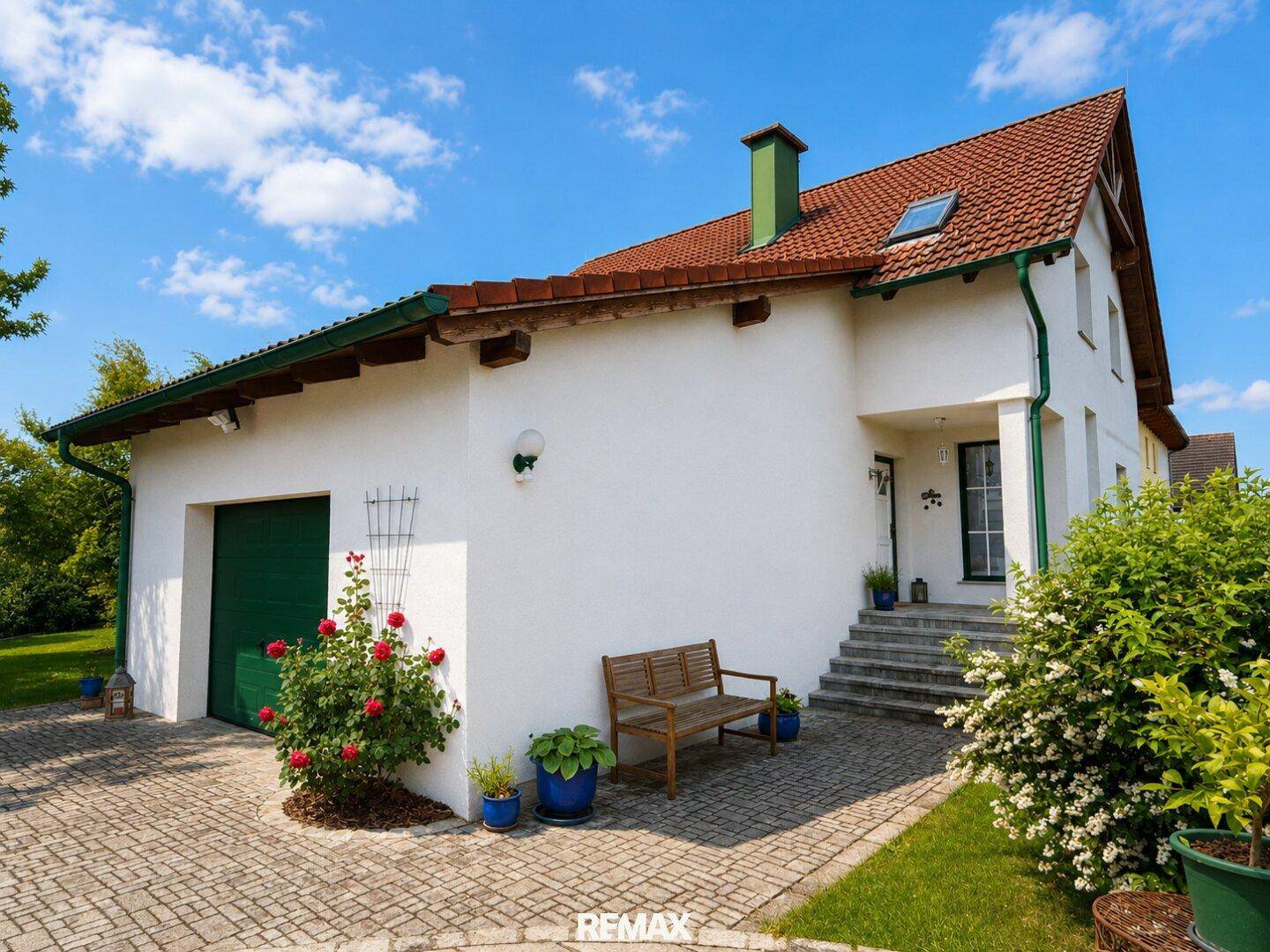 *** Ein Wohntraum mit Urlaubsgefühl: Traumhaft gepflegtes Einfamilienhaus mit Pool, Gartenidylle, Specksteinofen, Wasser-Wasserwärmepumpe mit Fußbodenheizung in Top-Lage *** - Ansicht 2