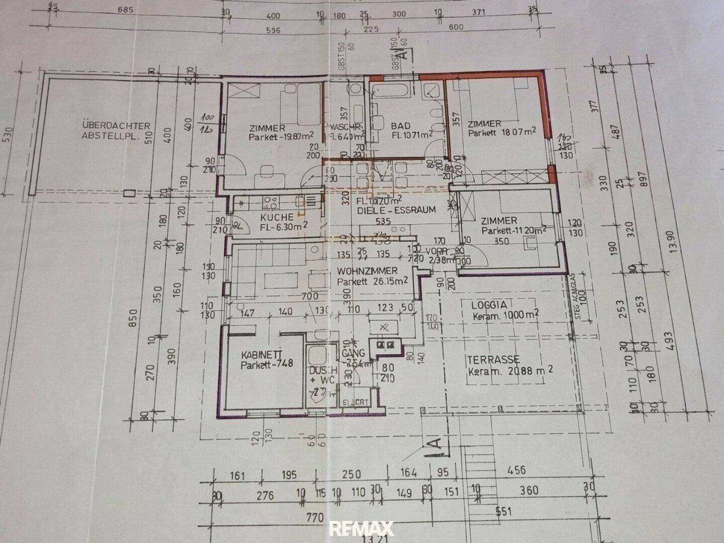 Detaillierter Grundriss des Hauses mit Raumaufteilung und Flächenangaben.