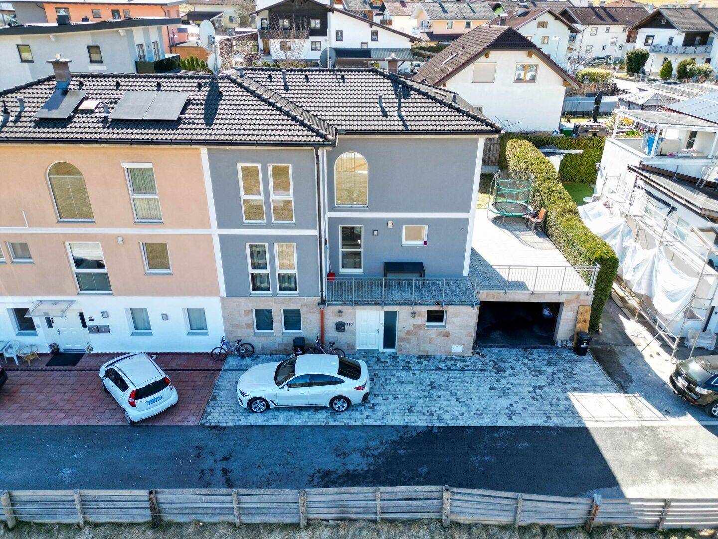 Exklusives Mehrfamilienhaus mit zwei Wohneinheiten, großzügigen Terrassen und Alpenblick - Ansicht 4