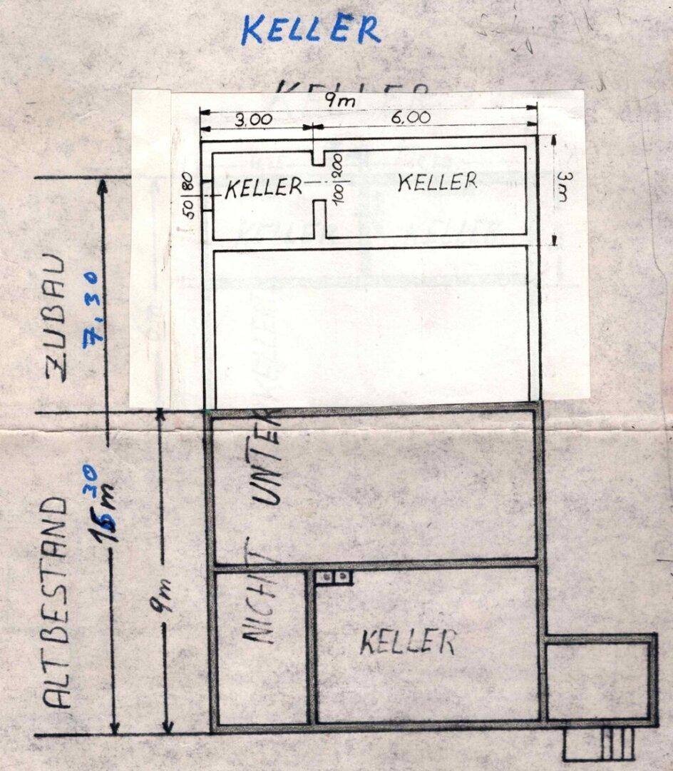Handgezeichneter Grundriss des Kellers, der den Altbestand und einen geplanten Zubau zeigt.