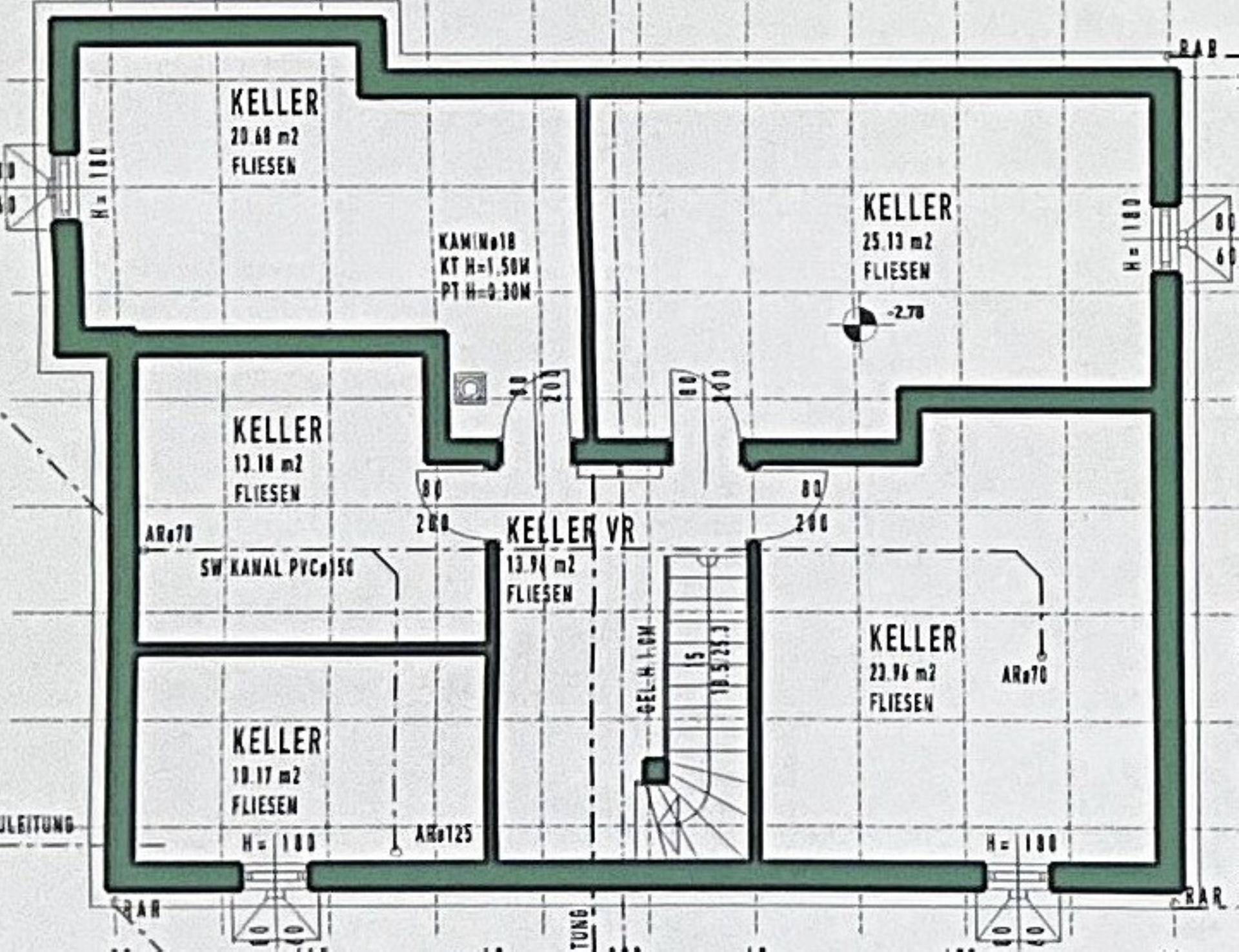 Grundriss des Kellers mit mehreren Kellerräumen und Treppenaufgang.