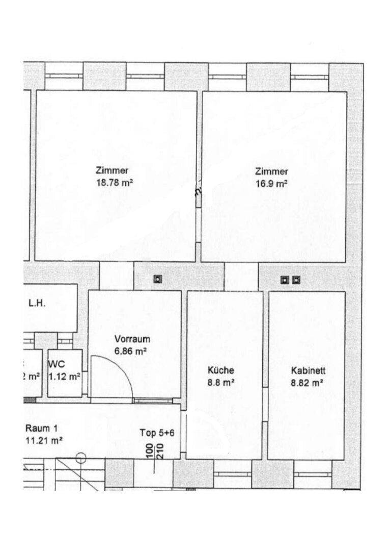 Grundriss der Wohnung mit Zimmern, Küche, Vorraum und separatem WC.
