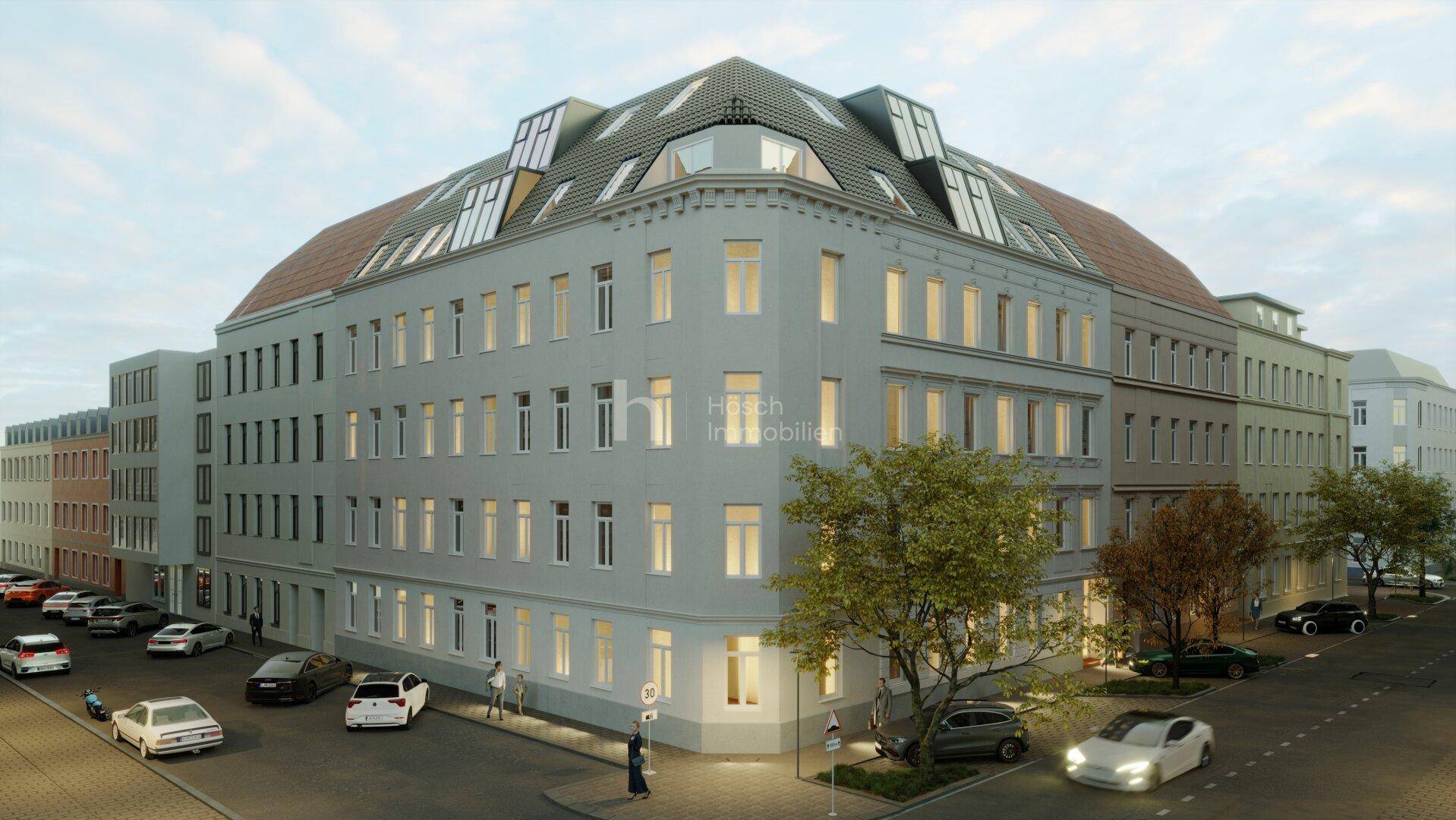 Historisches Eckgebäude mit modernisierten Dachgeschossen und vielen Fenstern in der Stadt.