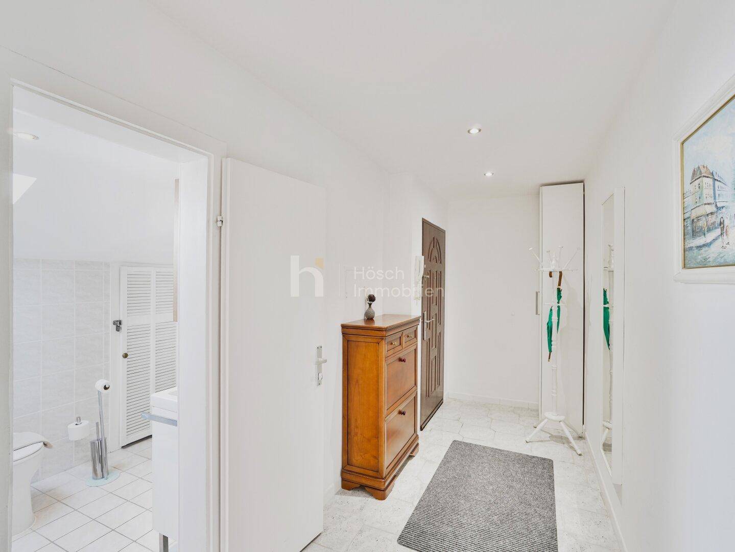 Großzügige Dachgeschosswohnung mit 3 Zimmern in gepflegtem Altbau - Mehr