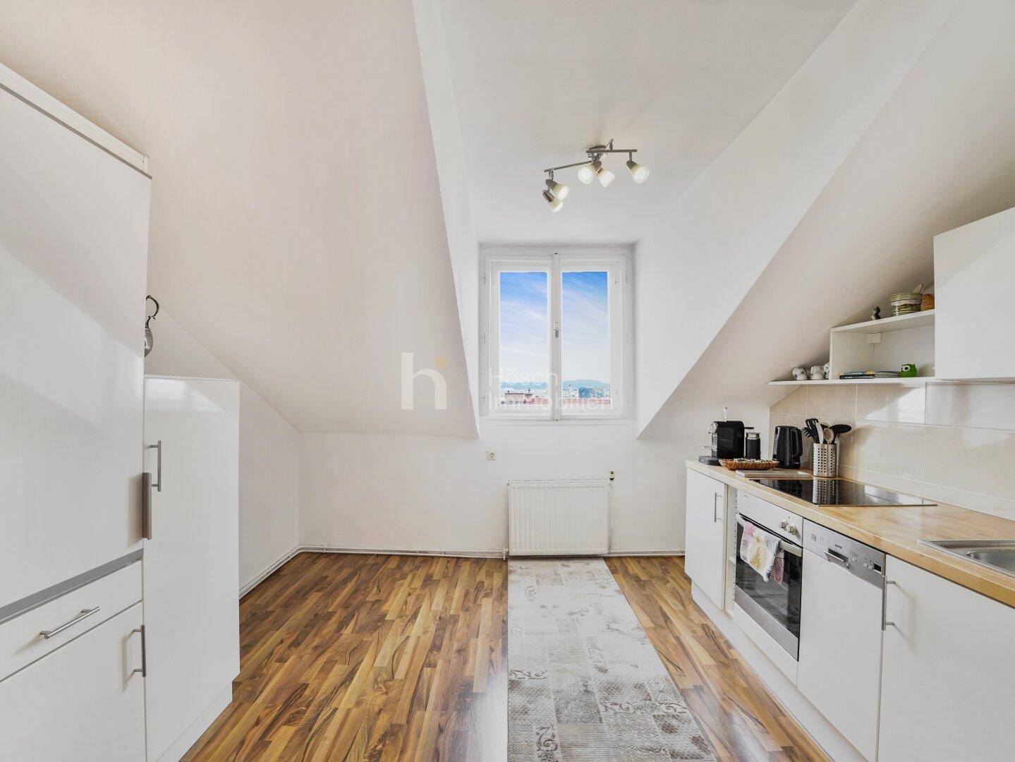 Großzügige Dachgeschosswohnung mit 3 Zimmern in gepflegtem Altbau - Ansicht 3
